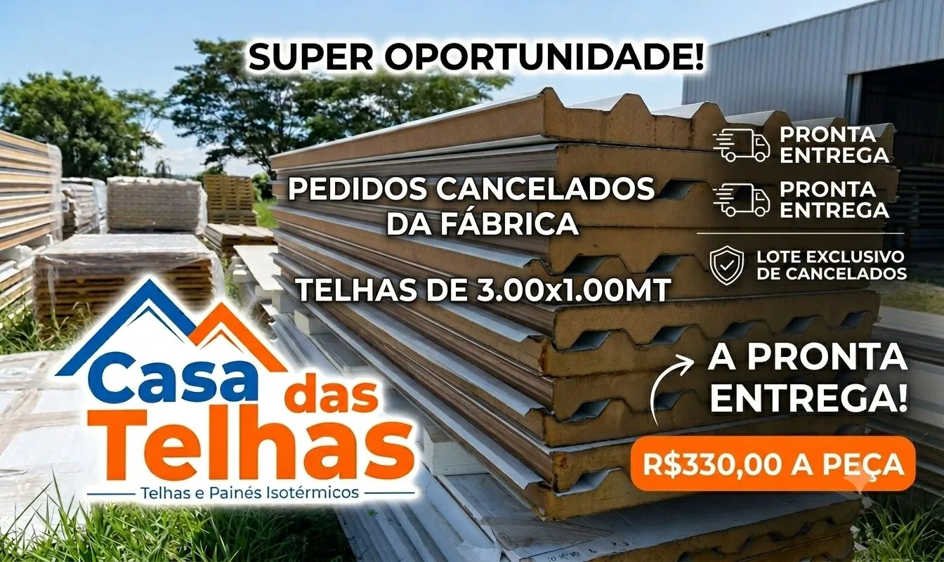 Estoque de painéis no pátio