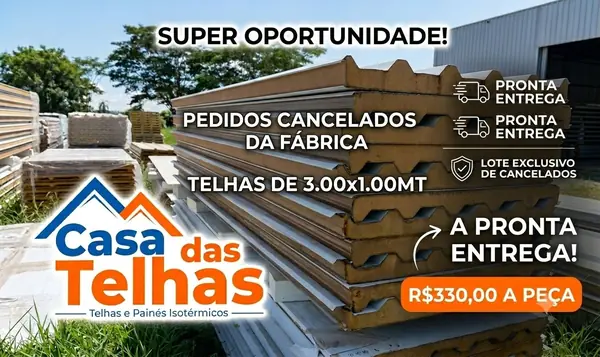 Estoque de painéis no pátio